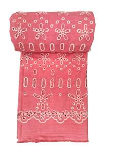 Tissu en coton rose tissé imprimé, respirant et léger, avec broderie Schiffli et découpe ajourée, très demandé pour robes de filles et femmes - Product Image 2