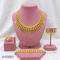 Parure de bijoux classique pour femme MOLL JEWELLERS plaquée or 24 carats, collier et boucles d'oreilles en alliage avec diamant de laboratoire taille coussin et chaîne serpent