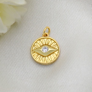Pendentif pièce œil porte-bonheur en argent sterling 925 plaqué or jaune avec zircone cubique, vente en gros, Memoria Jewels - Product Image 2