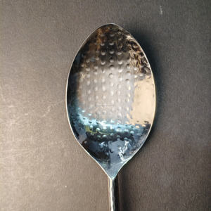 Cuchara de Servir de Acero Inoxidable Martillada a Mano con Mango Decorativo de Flor de Orquídea Dorada de Latón, Elegante Vajilla para Banquetes - Product Image 3