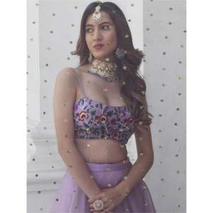 Fantástico Lehenga Choli de Organza Lavanda Semi-Cosido para Recepciones, de Zeel Clothing - Product Image 3