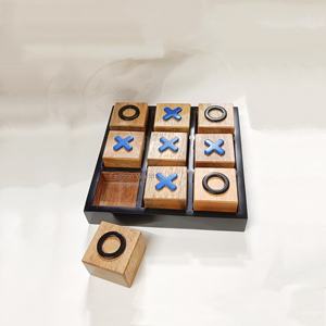 Jeu de Tic Tac Toe en bois fait main avec des pions X bleus et O noirs, jeu de société moderne pour la décoration de la maison et du bureau - Product Image 4