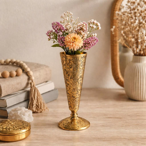 Vase en laiton portable fait main, finition dorée, forme personnalisée, vase à fleurs de table pour la décoration de la maison, des mariages et des salons - Product Image 1