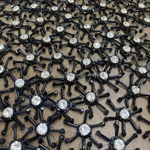 Tela con cuentas de encaje de diseño de cuentas de cristal pesado negro para accesorios de ropa de boda y fiesta - Product Image 2