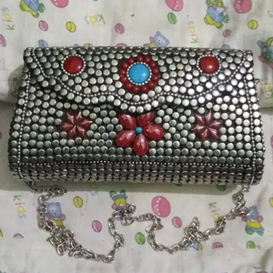 Sac à main artisanal peint à la main en résine style ange avec incrustation de pierres, idéal pour la décoration de mariage et les cadeaux - Product Image 1