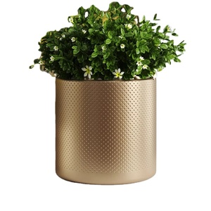 Pot de fleurs en aluminium doré martelé Vase à fleurs en métal de qualité supérieure abordable et de haute qualité - Product Image 1