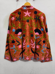 เสื้อแจ็คเก็ตปักลายซูซานีผ้ากำมะหยี่สำหรับผู้หญิง ระบายอากาศได้ดี ลายดอกไม้ งานฝีมือทำมือ เสื้อแจ็คเก็ตผู้หญิง ดีไซน์สวยงาม - Product Image 3