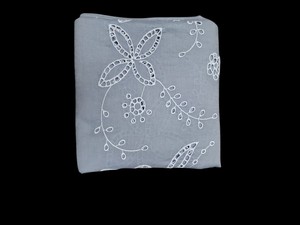 ผ้าฝ้ายลาเวนเดอร์ปักลายฉลุคุณภาพพรีเมียมจากโรงงานโดยตรง |   ผ้าฝ้ายลายดอกไม้สำหรับตัดชุดและตกแต่งบ้าน - Product Image 3