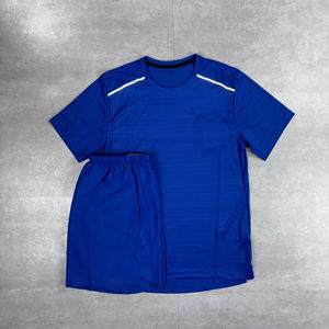 เสื้อยืดแขนสั้นคอกลมสีขาวสำหรับผู้ชายพร้อมกางเกงขาสั้นสีดำแบบมีเชือกผูก ชุดฤดูร้อนแบบสปอร์ตแห้งเร็ว - Product Image 4
