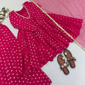 Conjunto Sharara Premium para Mujer, con Jacquard Chanderi, Bordado de Espejos y Dupatta de Red con Borde de Encaje, para Fiestas y Eventos - Product Image 4