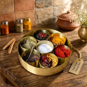Boîte à masala en laiton avec sept compartiments, rangement traditionnel indien pour épices, organiseur de cuisine avec couvercle - Product Image 2