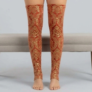 Collants hautes cuisses pour femmes avec grip adhésif, offrant un maintien sûr, une mobilité flexible et un tissu lisse, idéaux pour la pole dance. - Product Image 4