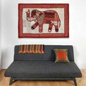 Décoration murale vintage brodée d'éléphants, patchwork perlé, motif animalier pour la décoration intérieure, par les consignataires indiens - Product Image 1
