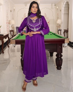 Ensemble Kurti pour femme très demandé, couleur violette, manches 3/4, en soie douce, entièrement cousu, pour occasions régulières et festives - Product Image 3