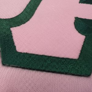 T-shirt rose à manches courtes pour femme avec patch lettre en chenille verte, col rond en coton, décontracté, mode estivale, doux, pour le quotidien - Product Image 5