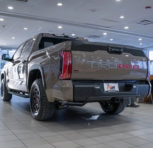 Venta de Autos Usados 2023-2026, Camioneta Tundra TRD pr 5.7L Edición 1794 con Motor Potente e Interior Premium Todoterreno - Product Image 1
