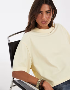 Haut court jaune pâle pour femme, manches courtes, col rond, coupe ample et oversize, 100 % coton jersey, couleur unie, printemps-été - Product Image 2