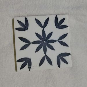 Posavasos artísticos de resina cortados con láser para bebidas con Mandala Floral y diseños geométricos de 5mm de espesor para una decoración elegante y glamurosa - Product Image 1