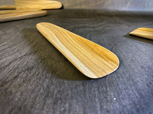 Cuchara de zapatos de madera de fresno hecha a mano, pequeña, tamaño de viaje, compacta, ayuda portátil para ponerse la ropa y los zapatos - Product Image 1