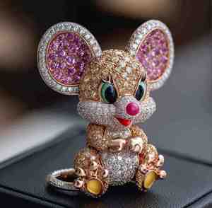 Charmant pendentif souris de dessin animé en argent plaqué luxe avec moissanite et micro-incrustations, idéal pour un cadeau unisexe - Product Image 3