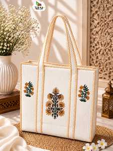 Sac fourre-tout Stockify de qualité supérieure en toile de coton brodé de fleurs, sac à bandoulière élégant pour femmes, disponible au prix de gros - Product Image 1