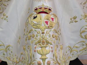 ชุดเดรสปาร์ตี้ Nazareno 4 ฟุต ปักลายพิเศษ ด้วยด้ายทองคำสังเคราะห์ทอมือ สองสี ทวีโทน ทรีส โพเทนซิยาส คันโตเนราส ป้องกันความชื้น - Product Image 3