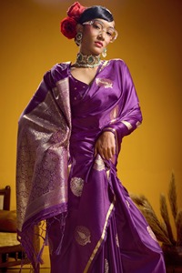 Présentation de la nouvelle collection de saris en tissu de soie satinée douce avec un riche travail de tissage Pally. - Product Image 2