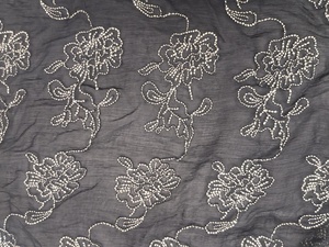 Tela de Chifón Bordada con Hilo Negro y Blanco de Alta Calidad - Material Transparente con Diseño Floral para Vestidos - Product Image 1