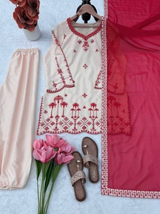 Conjunto de Kurti, Pantalón y Dupatta Tradicional para Mujer con Bordado, Corte Holgado para Uso Casual, Estilo Indio-Pakistaní - Product Image 5