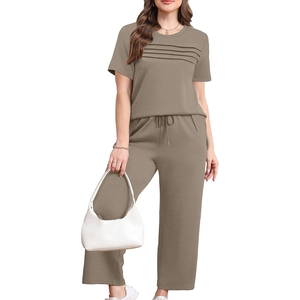 Ensemble décontracté deux pièces pour femme : haut ample à manches courtes et pantalon à cordon de serrage – Tenue d'été en coton avec logo personnalisé - Product Image 5