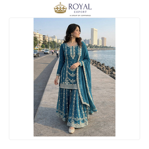 Collection de vêtements traditionnels haut de gamme en soie Chinnon avec broderies, collection de costumes pakistanais pour occasions spéciales, en vente - Product Image 6