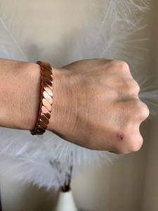 Hermosa pulsera magnética de cobre puro para mujeres y hombres, restaura el equilibrio, la energía y la fuerza, mejora la calma y la alegría, regalo perfecto para mujeres. - Product Image 4