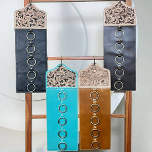 Porte-écharpe et porte-serviettes en cuir de vache artisanal avec motif floral et anneaux métalliques, organisateur rustique occidental, porte-écharpe - Product Image 5