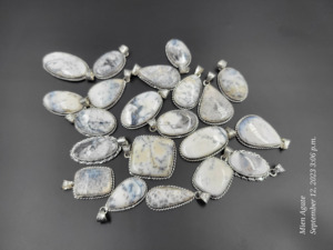 เครื่องประดับอัญมณีธรรมชาติจี้คริสตัลโอปอล dendritic แกะสลักในสไตล์ความรักสำหรับตกแต่งบ้าน - Product Image 3