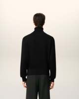 Pull en laine à col roulé noir pour homme, tricoté, couleur unie, design minimaliste, logo sur le devant, vêtement d'hiver, coupe classique