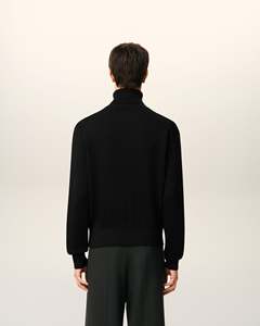 Suéter de Lana Negro para Hombre, Cuello Alto, Diseño Minimalista de Color Sólido, Logotipo Frontal, Ropa de Invierno, Corte Regular, Pullover - Product Image 2