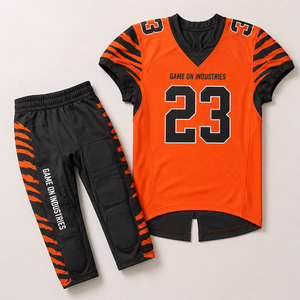 Ensemble d'uniformes de football américain personnalisés, maillot en mesh respirant, pantalon rembourré, vêtements de sport pour équipe, vêtements de performance pour entraînement et matchs - Product Image 1