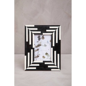 Eco-Friendly DIY Rectangular Resin <b>Photo</b> <b>Frame</b> White <b>Black</b> Inlay Sculpture Pattern Customized Color Handmade Portable Home - Product Image 1