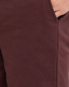 Pantalones cortos para hombre de color sólido, extragrandes, con bolsillos laterales y cordón interior, con logo impreso en DTF personalizado y diseño único. - Product Image 3