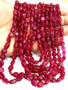 Collier de perles en pierre de rubis naturel irrégulier de forme pépite Eminent Jewel, 8 à 13 mm, perles rouges sanglantes polies du Rajasthan - Product Image 2