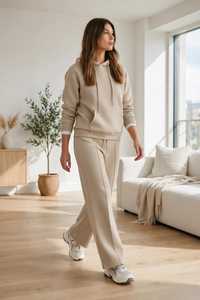 Conjunto de chándal de dos piezas para mujer: sudadera con capucha beige y pantalones de pierna ancha, estilo casual y holgado para estar en casa - Product Image 4