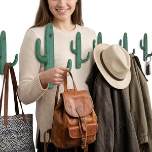 Offre Spéciale : Crochets Muraux en Fonte Écologique Faits Main, Motif Cactus Vert, pour Rangement de Vêtements par Beads Art - Product Image 4