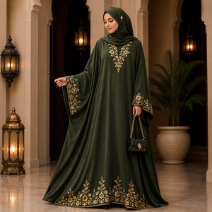 Broderie florale délicate en or sur le col, les manches et la basse de la robe. Hijab élégant assorti inclus avec une broche discrète. Modeste. - Product Image 2