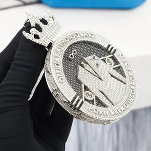 Pendentif Hip Hop de Luxe Moissanite Iced Out avec Breloque Couronne, Effet Diamant VVS, Bijou Tendance pour Soirée - Product Image 1