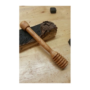 Bâtonnet à miel artisanal en bois réutilisable et moderne pour la cuisine – Outil pour bouteilles et boîtes – Disponible dans le monde entier - Product Image 1