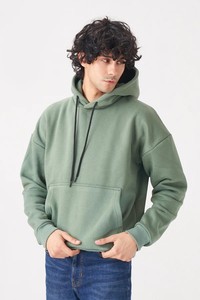 เสื้อฮู้ดผู้ชายทรงปกติ สีเขียวล้วน ผ้าฟลีซ สวมใส่สบายๆ สำหรับฤดูใบไม้ร่วง มีกระเป๋าหน้า ผ้าฝ้ายถัก 100% ระบายอากาศได้ดี มีซับใน - Product Image 2