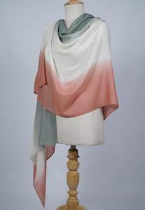 Écharpe en cachemire et laine fine respirante pour femme VIC, 3 tons dégradés, 70x200cm, design de luxe - Product Image 4