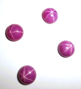 Rubis étoilé rond 8x8 mm 3,5 carats, cabochon poli créé en laboratoire avec effet étoile à 6 branches pour la fabrication de bijoux - Product Image 3
