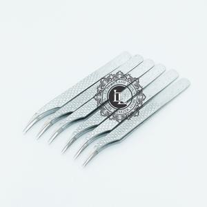 Pinzas de Pestañas Profesionales de Lujo con Agarre de Diamante, Calidad Premium, Hechas a Mano, de Acero Inoxidable con Brillo Plateado - Product Image 2