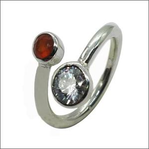 Anillo minimalista de plata 925 con ónix rojo y circonita cúbica engastada en bisel para uso diario. - Product Image 3